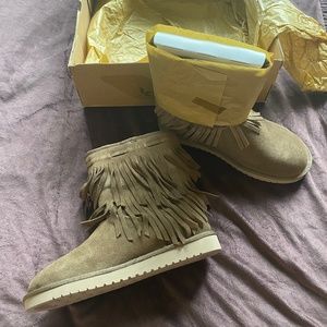 NIB Koolaburra by Ugg brown fringe cable boots